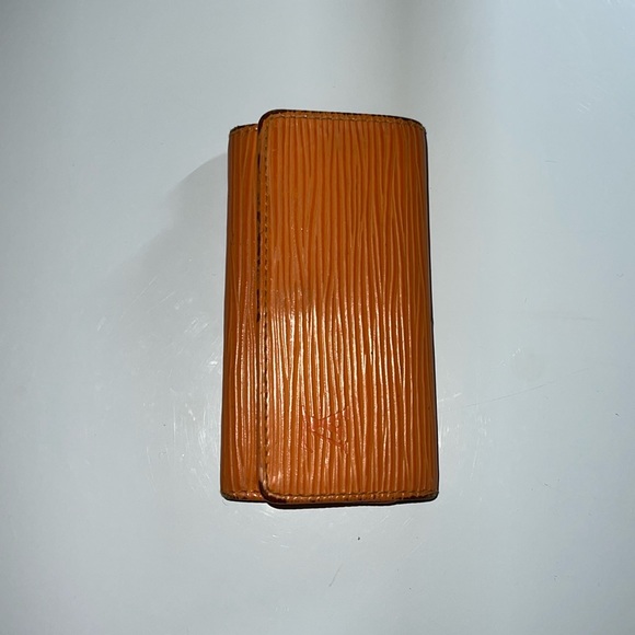 Louis Vuitton Orange Epi 4 key holder - Picture 3 of 12
